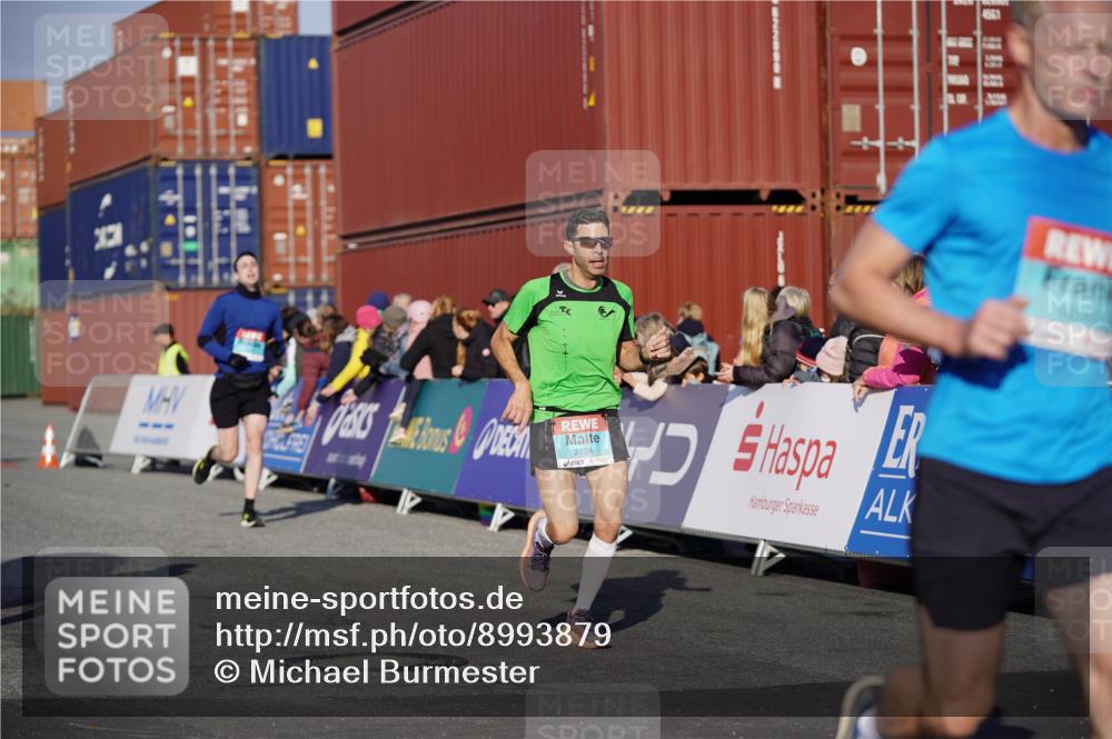 03.10.2025 - Köhlbrandbrückenlauf Michael Burmester http://msf.ph/oto/8993879 03.10.2025 09:55:26 Ziel 1016, 1030, 1040, 2704, 3185, 3266 meine-sportfotos.de