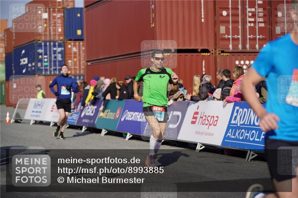 03.10.2025 - Köhlbrandbrückenlauf Michael Burmester http://msf.ph/oto/8993885 03.10.2025 09:55:26 Ziel 1016, 1030, 1040, 2704, 3185, 3266 meine-sportfotos.de