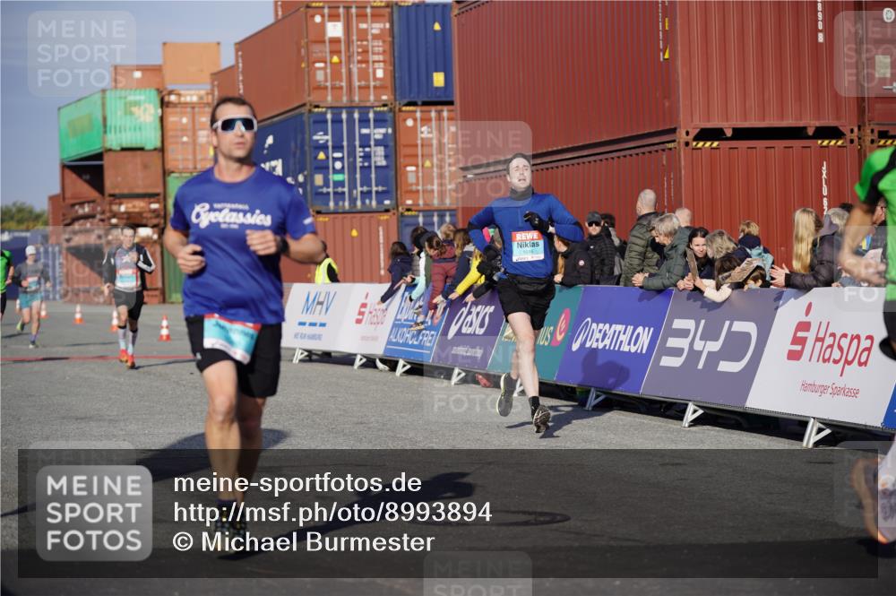03.10.2025 - Köhlbrandbrückenlauf Michael Burmester http://msf.ph/oto/8993894 03.10.2025 09:55:27 Ziel 1016, 1030, 1040, 2704, 3185, 3266 meine-sportfotos.de