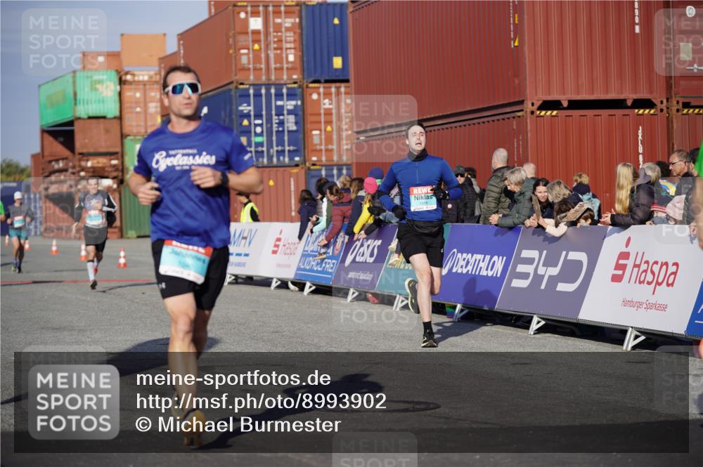 03.10.2025 - Köhlbrandbrückenlauf Michael Burmester http://msf.ph/oto/8993902 03.10.2025 09:55:27 Ziel 1016, 1030, 1040, 2704, 3185, 3266 meine-sportfotos.de
