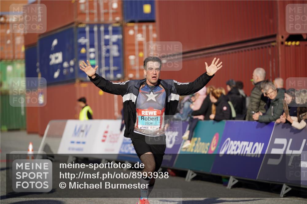 03.10.2025 - Köhlbrandbrückenlauf Michael Burmester http://msf.ph/oto/8993938 03.10.2025 09:55:31 Ziel 1016, 1030, 1040, 1490, 2703, 2704, 2934 meine-sportfotos.de