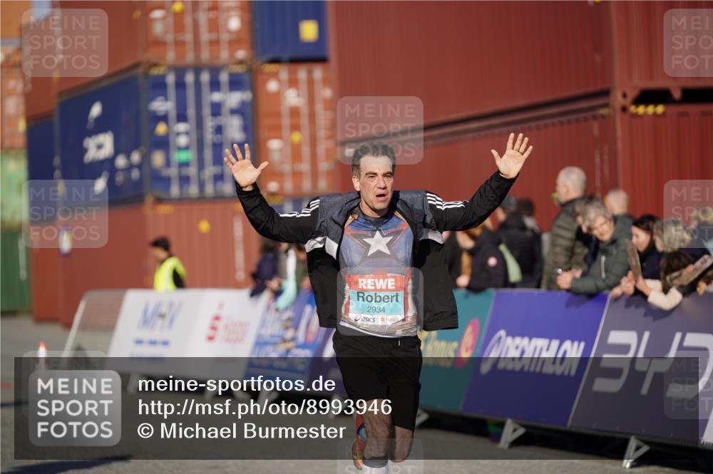 03.10.2025 - Köhlbrandbrückenlauf Michael Burmester http://msf.ph/oto/8993946 03.10.2025 09:55:31 Ziel 1016, 1030, 1040, 1490, 2703, 2704, 2934 meine-sportfotos.de