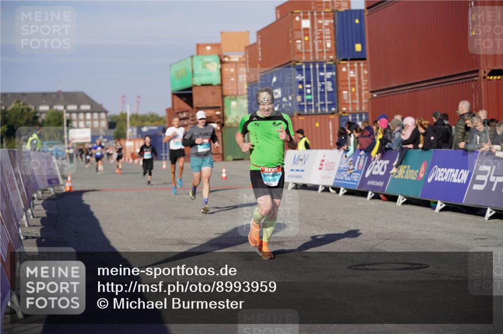 03.10.2025 - Köhlbrandbrückenlauf Michael Burmester http://msf.ph/oto/8993959 03.10.2025 09:55:32 Ziel 1016, 1040, 1048, 1490, 2703, 2704, 2934 meine-sportfotos.de