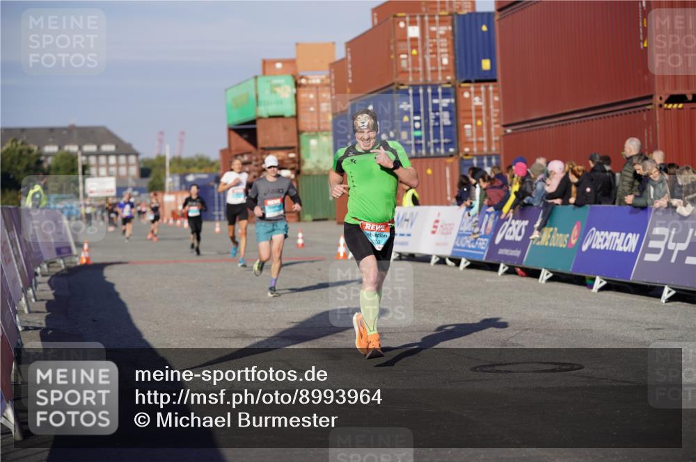 03.10.2025 - Köhlbrandbrückenlauf Michael Burmester http://msf.ph/oto/8993964 03.10.2025 09:55:33 Ziel 1016, 1040, 1048, 1490, 2703, 2704, 2934 meine-sportfotos.de