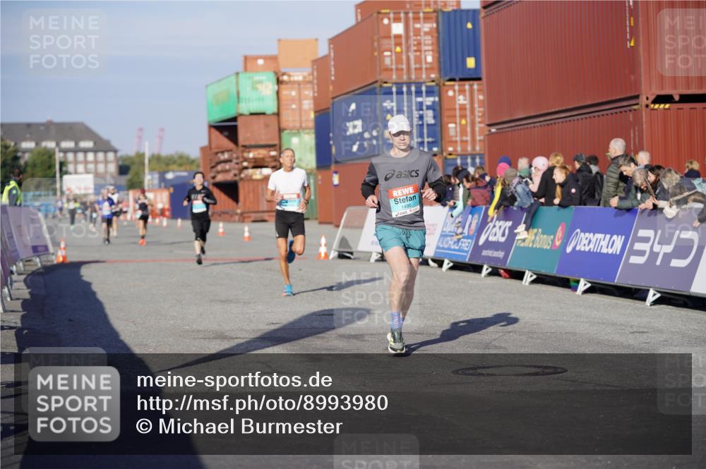 03.10.2025 - Köhlbrandbrückenlauf Michael Burmester http://msf.ph/oto/8993980 03.10.2025 09:55:35 Ziel 1016, 1048, 1490, 2703, 2934, 3789 meine-sportfotos.de