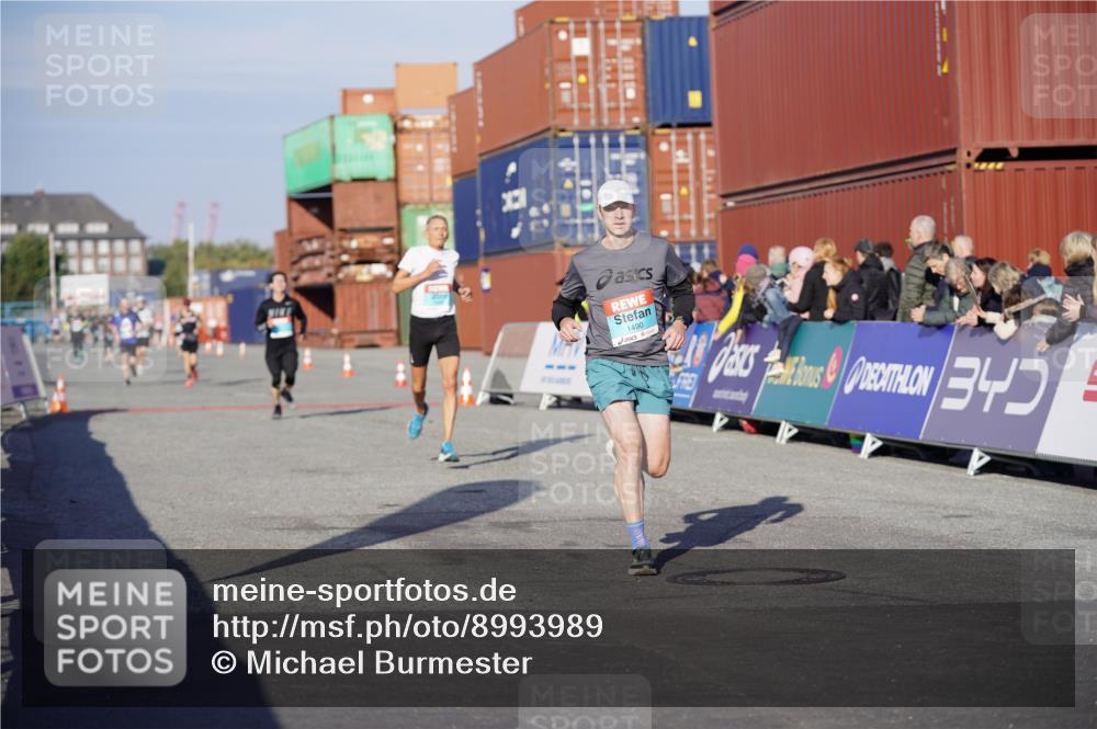 03.10.2025 - Köhlbrandbrückenlauf Michael Burmester http://msf.ph/oto/8993989 03.10.2025 09:55:35 Ziel 1016, 1048, 1490, 2703, 2934, 3789 meine-sportfotos.de