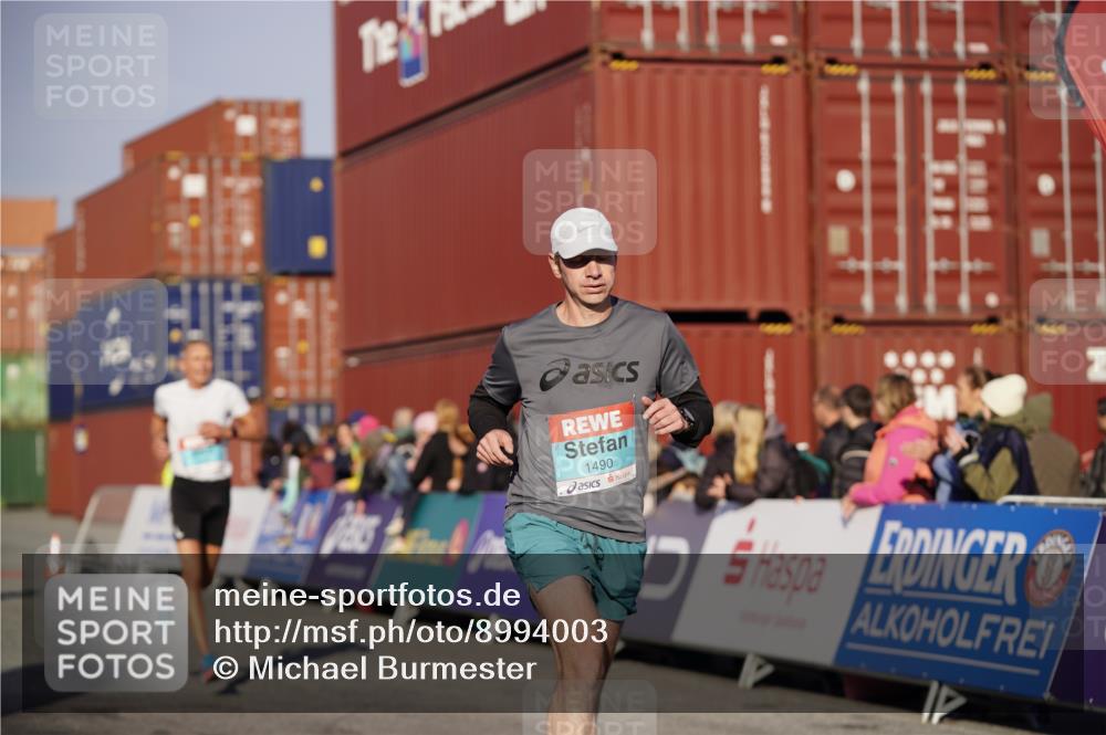 03.10.2025 - Köhlbrandbrückenlauf Michael Burmester http://msf.ph/oto/8994003 03.10.2025 09:55:36 Ziel 1016, 1048, 1490, 2703, 2934, 3789 meine-sportfotos.de