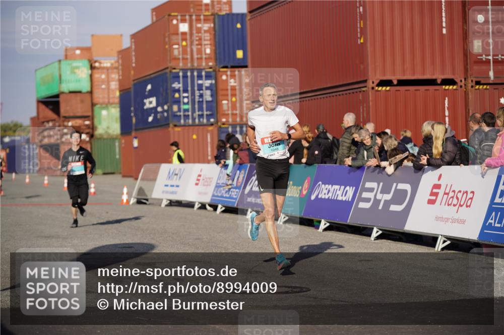 03.10.2025 - Köhlbrandbrückenlauf Michael Burmester http://msf.ph/oto/8994009 03.10.2025 09:55:37 Ziel 1016, 1048, 1490, 2703, 2934, 3789 meine-sportfotos.de