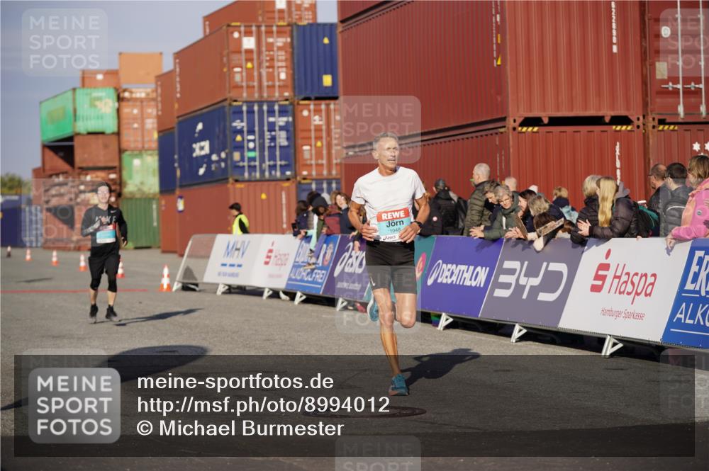 03.10.2025 - Köhlbrandbrückenlauf Michael Burmester http://msf.ph/oto/8994012 03.10.2025 09:55:37 Ziel 1016, 1048, 1490, 2703, 2934, 3789 meine-sportfotos.de