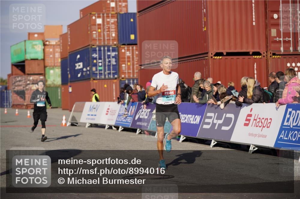 03.10.2025 - Köhlbrandbrückenlauf Michael Burmester http://msf.ph/oto/8994016 03.10.2025 09:55:37 Ziel 1016, 1048, 1490, 2703, 2934, 3789 meine-sportfotos.de