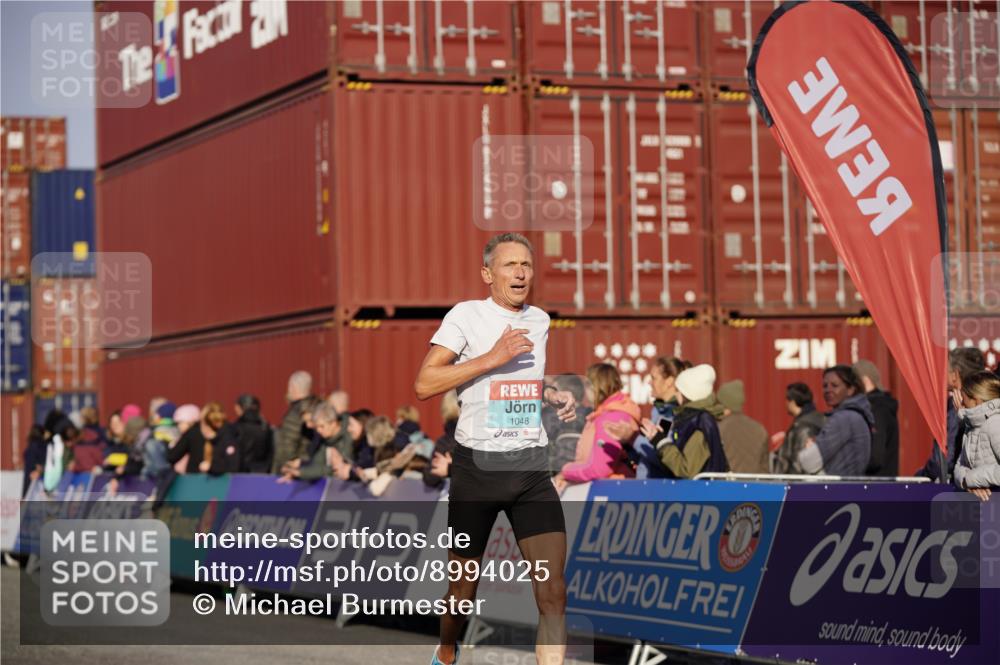 03.10.2025 - Köhlbrandbrückenlauf Michael Burmester http://msf.ph/oto/8994025 03.10.2025 09:55:38 Ziel 1048, 1490, 2703, 2934, 3789 meine-sportfotos.de