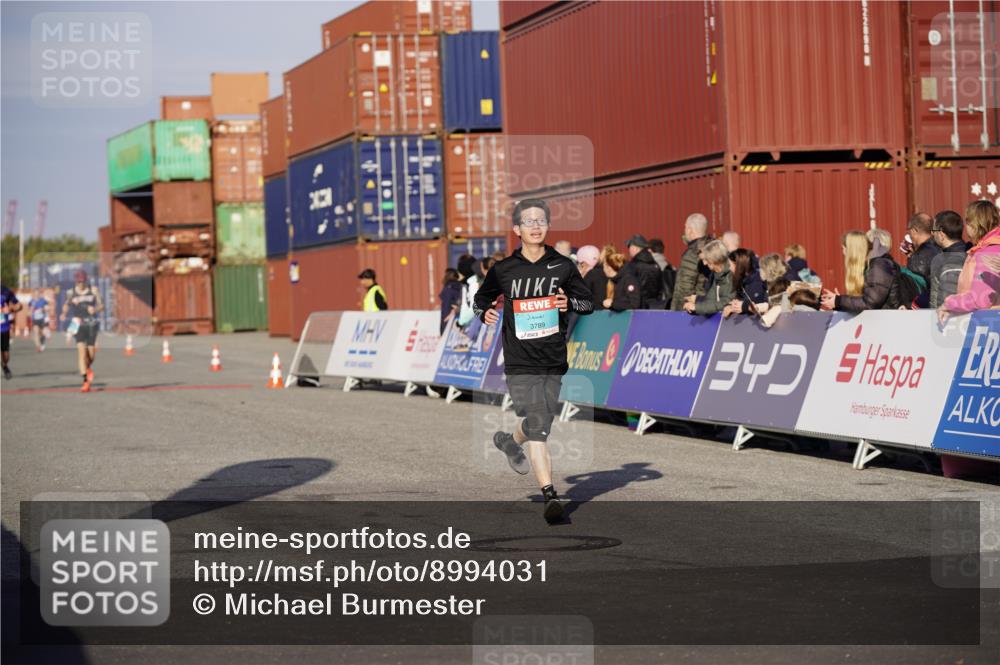 03.10.2025 - Köhlbrandbrückenlauf Michael Burmester http://msf.ph/oto/8994031 03.10.2025 09:55:39 Ziel 1048, 1490, 2703, 2934, 3789 meine-sportfotos.de