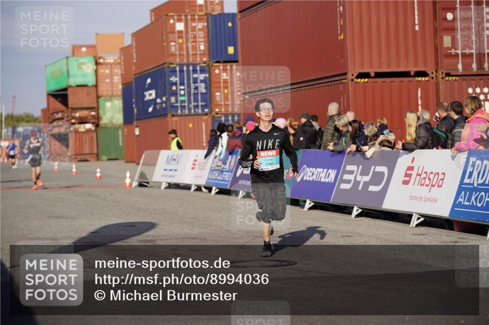 03.10.2025 - Köhlbrandbrückenlauf Michael Burmester http://msf.ph/oto/8994036 03.10.2025 09:55:39 Ziel 1048, 1490, 2703, 2934, 3789 meine-sportfotos.de
