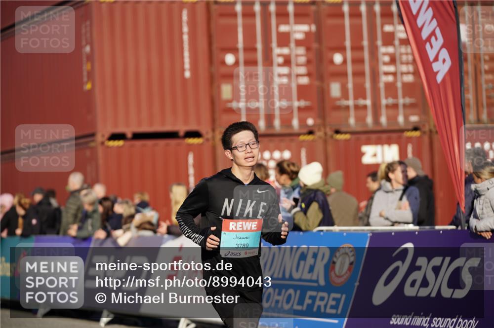 03.10.2025 - Köhlbrandbrückenlauf Michael Burmester http://msf.ph/oto/8994043 03.10.2025 09:55:40 Ziel 1048, 1490, 2703, 2934, 3789 meine-sportfotos.de