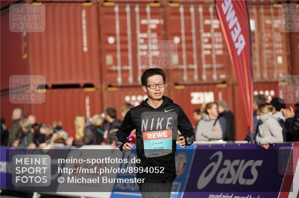 03.10.2025 - Köhlbrandbrückenlauf Michael Burmester http://msf.ph/oto/8994052 03.10.2025 09:55:41 Ziel 1028, 1048, 1490, 3007, 3789 meine-sportfotos.de