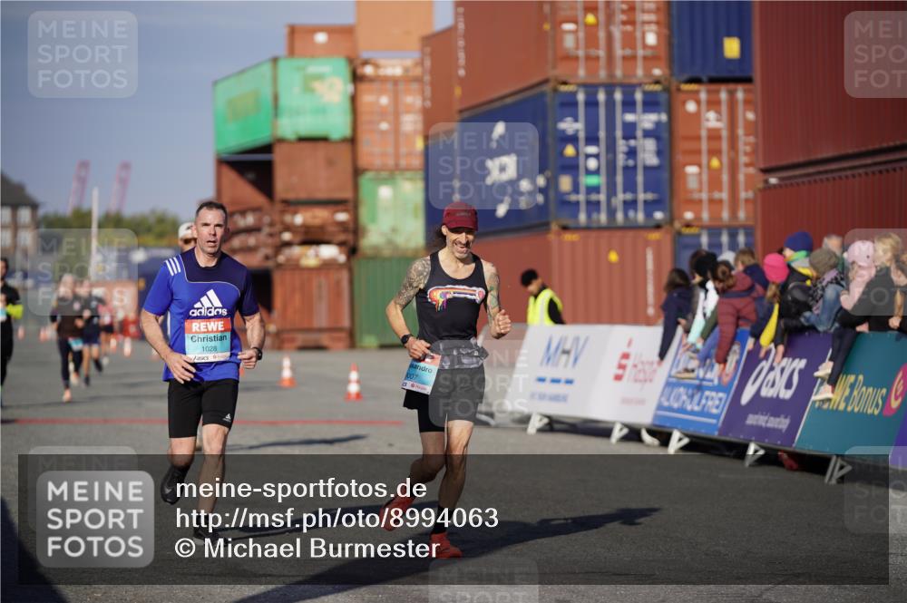 03.10.2025 - Köhlbrandbrückenlauf Michael Burmester http://msf.ph/oto/8994063 03.10.2025 09:55:44 Ziel 1028, 1048, 3007, 3494, 3789 meine-sportfotos.de