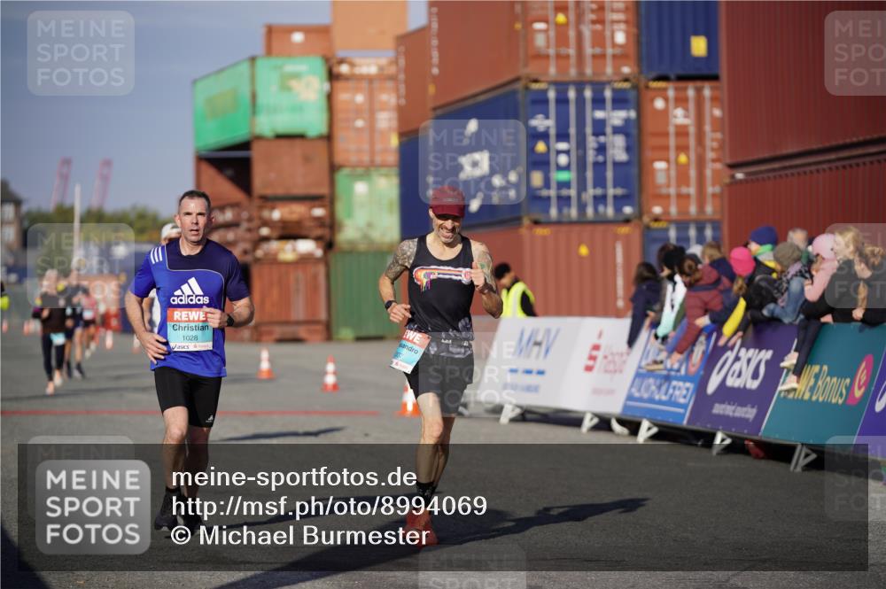 03.10.2025 - Köhlbrandbrückenlauf Michael Burmester http://msf.ph/oto/8994069 03.10.2025 09:55:44 Ziel 1028, 1048, 3007, 3494, 3789 meine-sportfotos.de