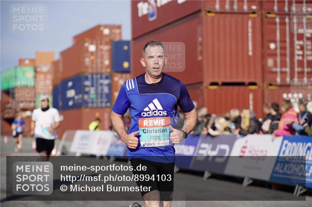 03.10.2025 - Köhlbrandbrückenlauf Michael Burmester http://msf.ph/oto/8994103 03.10.2025 09:55:47 Ziel 1028, 1224, 3007, 3494, 3789 meine-sportfotos.de