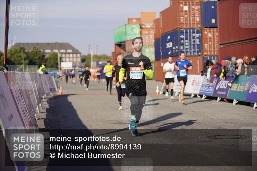 03.10.2025 - Köhlbrandbrückenlauf Michael Burmester http://msf.ph/oto/8994139 03.10.2025 09:55:51 Ziel 1020, 1028, 1036, 1224, 3007, 3143, 3181, 3494 meine-sportfotos.de