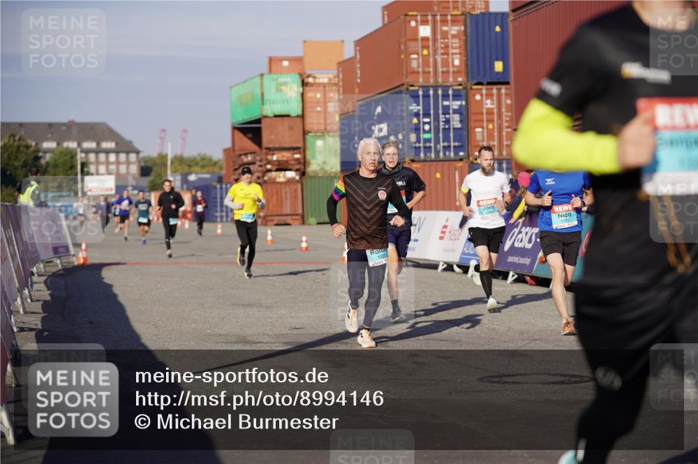 03.10.2025 - Köhlbrandbrückenlauf Michael Burmester http://msf.ph/oto/8994146 03.10.2025 09:55:53 Ziel 1020, 1028, 1036, 1224, 3007, 3143, 3181, 3332, 3494 meine-sportfotos.de