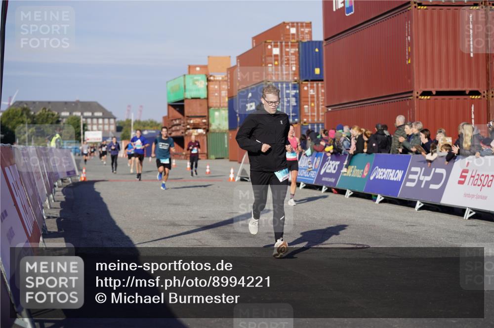 03.10.2025 - Köhlbrandbrückenlauf Michael Burmester http://msf.ph/oto/8994221 03.10.2025 09:56:00 Ziel 1020, 1036, 1095, 3143, 3181, 3223, 3249, 3332 meine-sportfotos.de