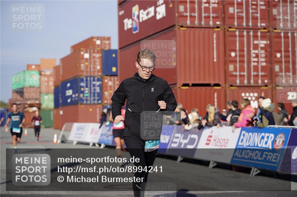 03.10.2025 - Köhlbrandbrückenlauf Michael Burmester http://msf.ph/oto/8994241 03.10.2025 09:56:01 Ziel 1020, 1036, 1095, 1230, 3143, 3181, 3223, 3249, 3332 meine-sportfotos.de