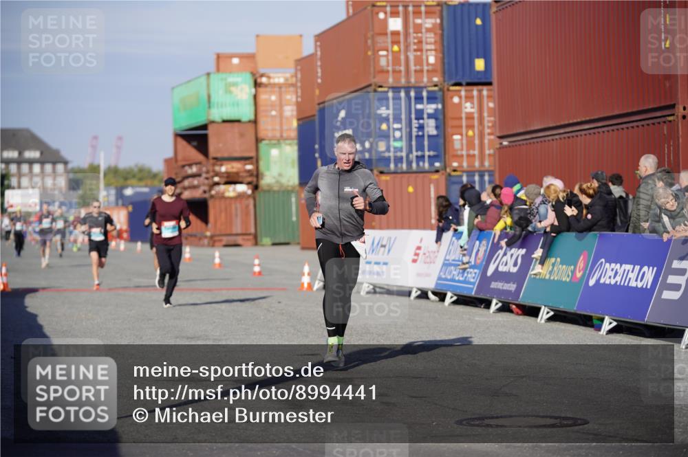 03.10.2025 - Köhlbrandbrückenlauf Michael Burmester http://msf.ph/oto/8994441 03.10.2025 09:56:19 Ziel 1069, 1421, 3183, 3354 meine-sportfotos.de