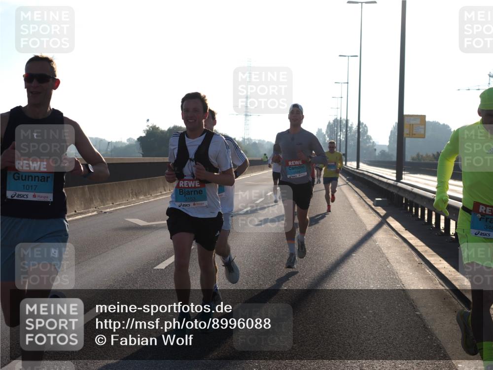 03.10.2025 - Köhlbrandbrückenlauf Fabian Wolf http://msf.ph/oto/8996088 03.10.2025 09:12:23 Position 3 1017, 3153, 1174, 346 meine-sportfotos.de