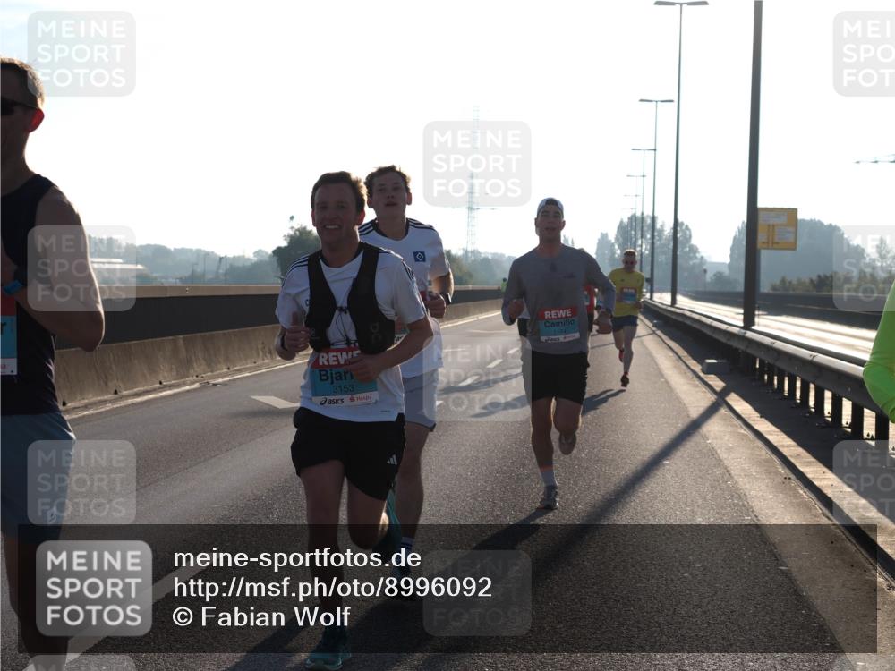 03.10.2025 - Köhlbrandbrückenlauf Fabian Wolf http://msf.ph/oto/8996092 03.10.2025 09:12:24 Position 3 3153, 1174 meine-sportfotos.de