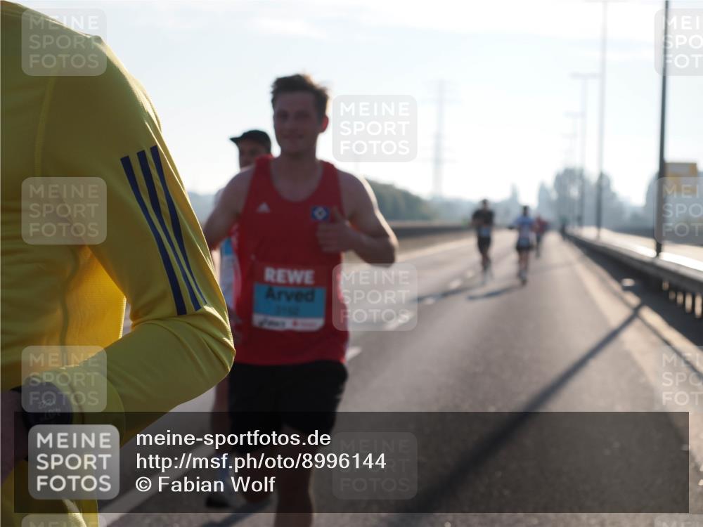 03.10.2025 - Köhlbrandbrückenlauf Fabian Wolf http://msf.ph/oto/8996144 03.10.2025 09:12:29 Position 3 12, 22, 4, 07, 3152 meine-sportfotos.de