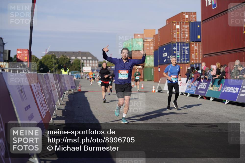 03.10.2025 - Köhlbrandbrückenlauf Michael Burmester http://msf.ph/oto/8996705 03.10.2025 09:59:55 Ziel 1084, 1247, 1297, 1298, 1405, 3137, 3378 meine-sportfotos.de