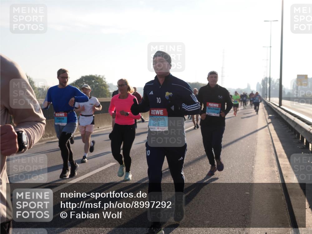 03.10.2025 - Köhlbrandbrückenlauf Fabian Wolf http://msf.ph/oto/8997292 03.10.2025 09:14:36 Position 3 10, 3243, 1133 meine-sportfotos.de