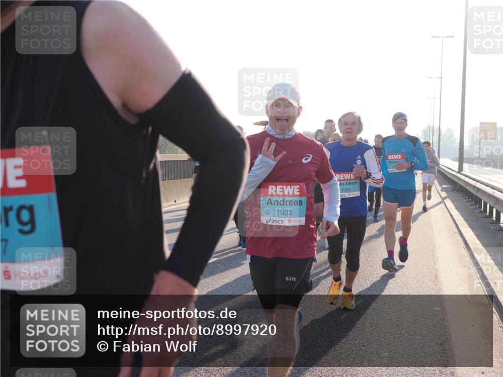 03.10.2025 - Köhlbrandbrückenlauf Fabian Wolf http://msf.ph/oto/8997920 03.10.2025 09:15:23 Position 3 7, 1033, 1025 meine-sportfotos.de