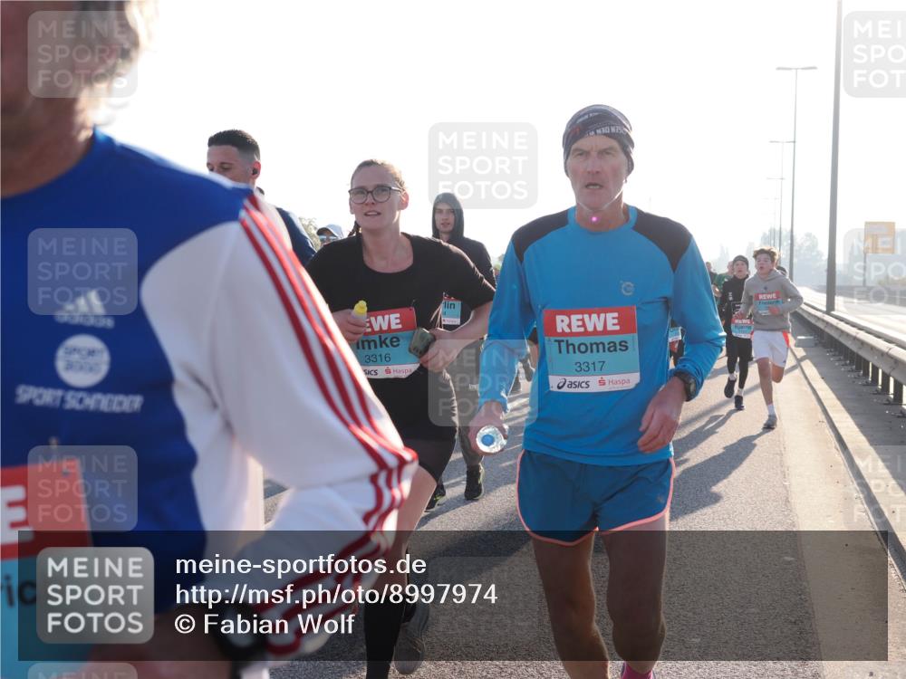 03.10.2025 - Köhlbrandbrückenlauf Fabian Wolf http://msf.ph/oto/8997974 03.10.2025 09:15:25 Position 3 5, 3316, 3317 meine-sportfotos.de