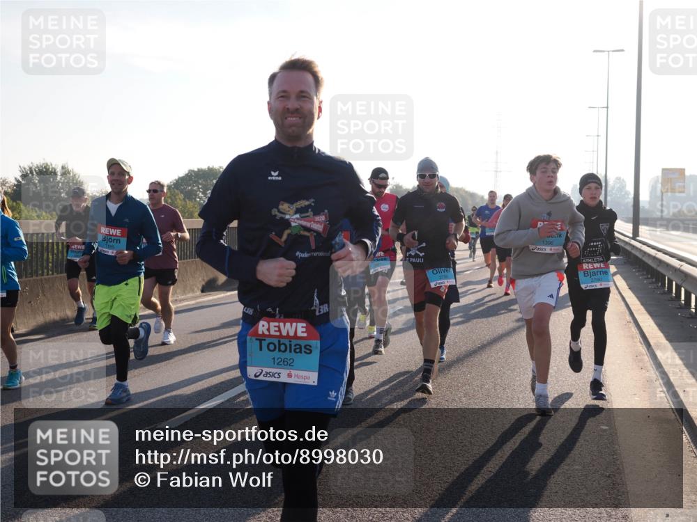 03.10.2025 - Köhlbrandbrückenlauf Fabian Wolf http://msf.ph/oto/8998030 03.10.2025 09:15:27 Position 3 1185, 1262, 3, 50, 2759, 1396, 2760 meine-sportfotos.de