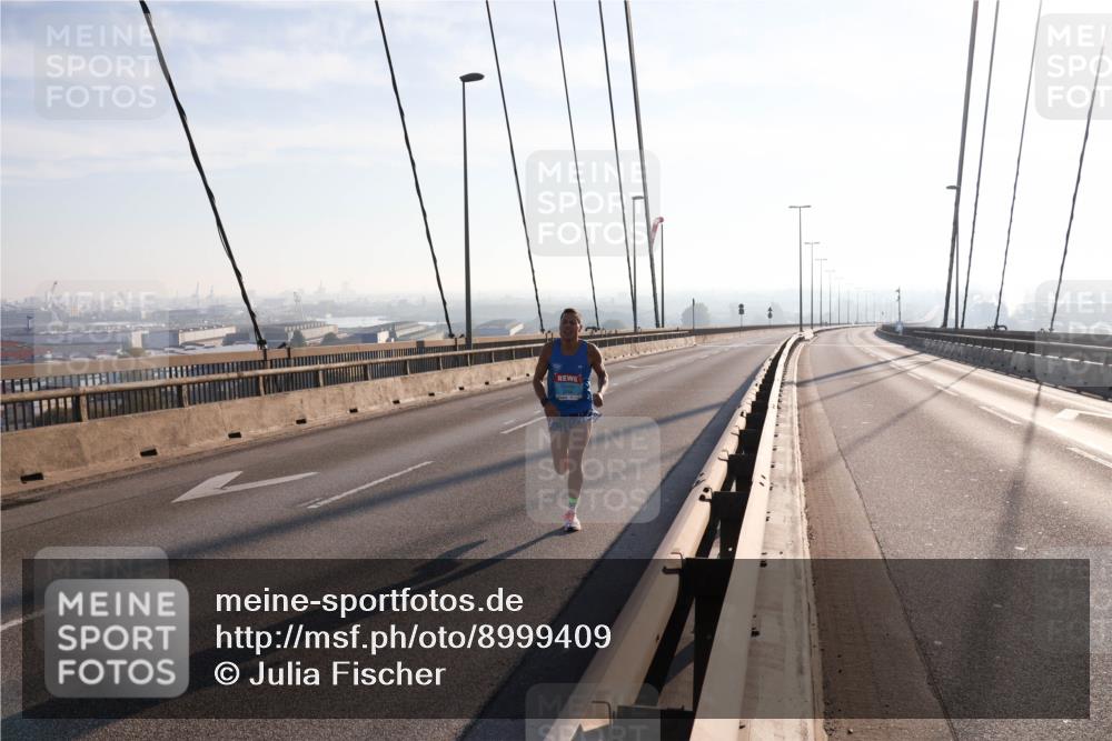 03.10.2025 - Köhlbrandbrückenlauf Julia Fischer http://msf.ph/oto/8999409 03.10.2025 09:14:52 Position 1  meine-sportfotos.de