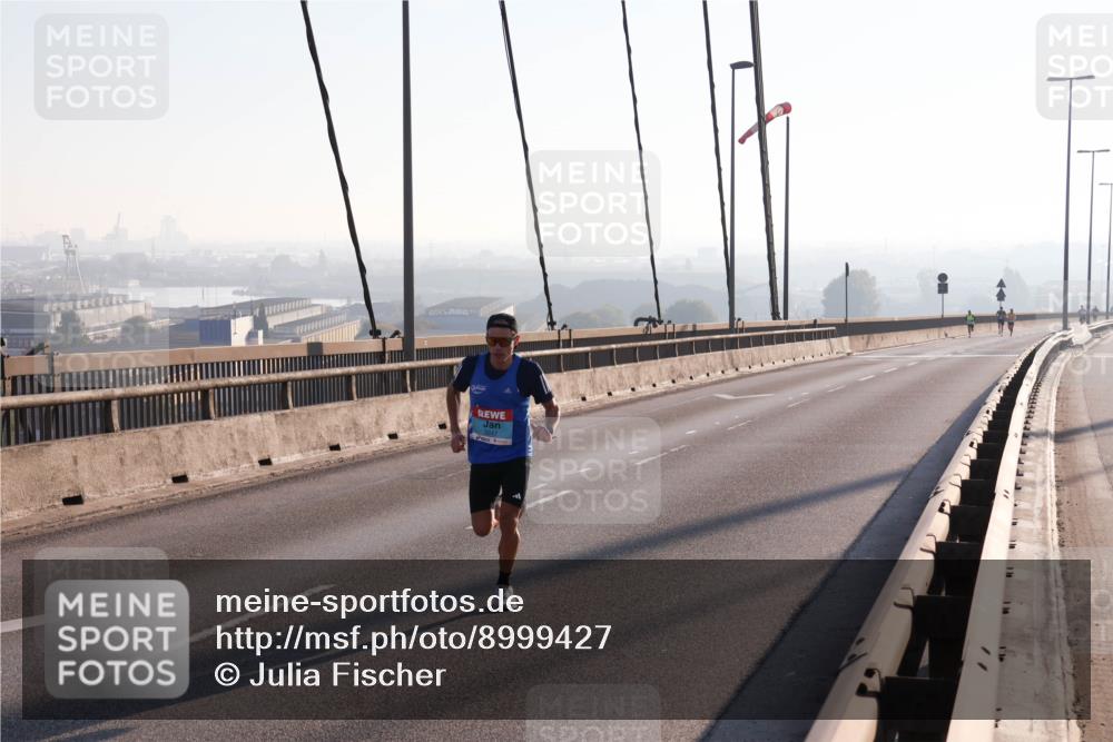 03.10.2025 - Köhlbrandbrückenlauf Julia Fischer http://msf.ph/oto/8999427 03.10.2025 09:15:39 Position 1  meine-sportfotos.de
