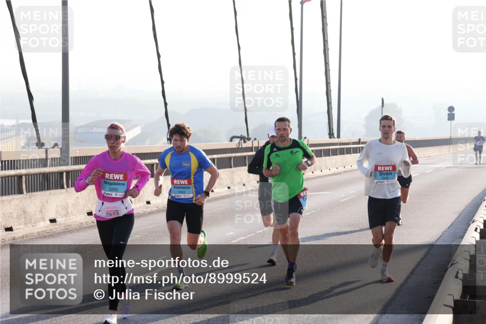 03.10.2025 - Köhlbrandbrückenlauf Julia Fischer http://msf.ph/oto/8999524 03.10.2025 09:17:32 Position 1 3203, 3304, 3209 meine-sportfotos.de