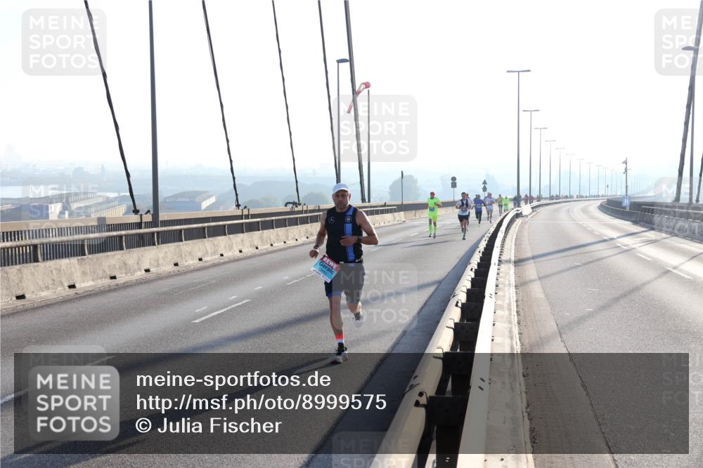 03.10.2025 - Köhlbrandbrückenlauf Julia Fischer http://msf.ph/oto/8999575 03.10.2025 09:17:50 Position 1  meine-sportfotos.de