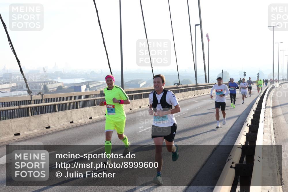 03.10.2025 - Köhlbrandbrückenlauf Julia Fischer http://msf.ph/oto/8999600 03.10.2025 09:17:59 Position 1 3153 meine-sportfotos.de