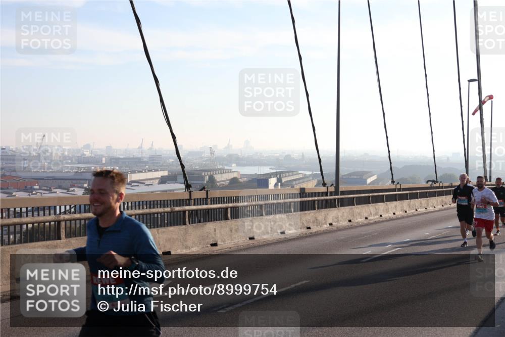 03.10.2025 - Köhlbrandbrückenlauf Julia Fischer http://msf.ph/oto/8999754 03.10.2025 09:18:51 Position 1 3350 meine-sportfotos.de