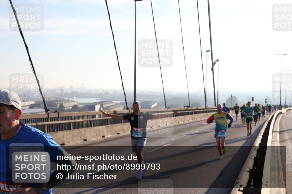 03.10.2025 - Köhlbrandbrückenlauf Julia Fischer http://msf.ph/oto/8999793 03.10.2025 09:18:59 Position 1  meine-sportfotos.de