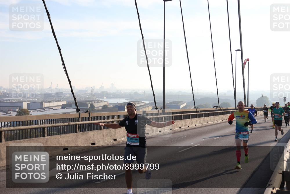 03.10.2025 - Köhlbrandbrückenlauf Julia Fischer http://msf.ph/oto/8999799 03.10.2025 09:18:59 Position 1 3629 meine-sportfotos.de