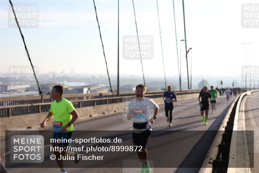 03.10.2025 - Köhlbrandbrückenlauf Julia Fischer http://msf.ph/oto/8999872 03.10.2025 09:19:11 Position 1  meine-sportfotos.de