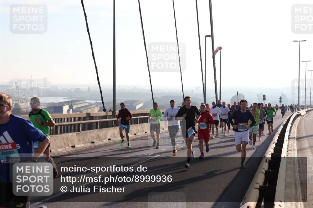 03.10.2025 - Köhlbrandbrückenlauf Julia Fischer http://msf.ph/oto/8999936 03.10.2025 09:19:34 Position 1 1230 meine-sportfotos.de