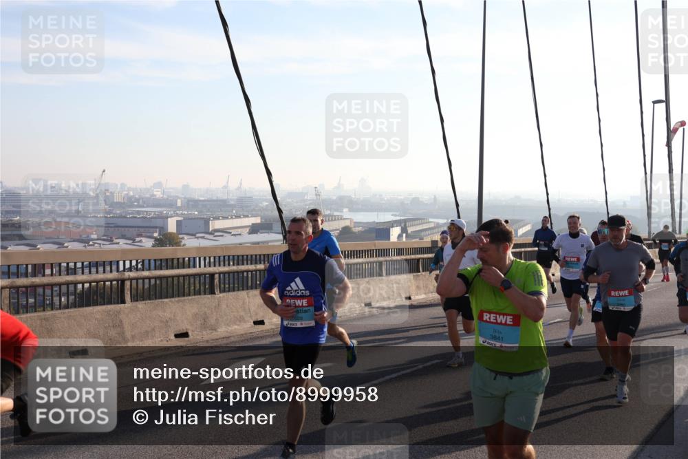 03.10.2025 - Köhlbrandbrückenlauf Julia Fischer http://msf.ph/oto/8999958 03.10.2025 09:19:38 Position 1 1028, 3841 meine-sportfotos.de