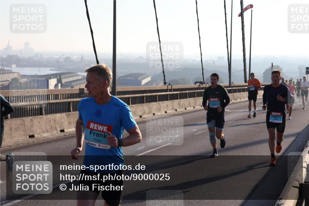 03.10.2025 - Köhlbrandbrückenlauf Julia Fischer http://msf.ph/oto/9000025 03.10.2025 09:19:55 Position 1 1030 meine-sportfotos.de