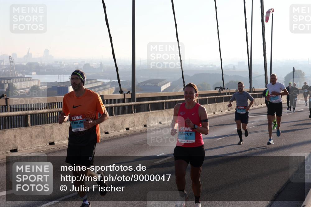 03.10.2025 - Köhlbrandbrückenlauf Julia Fischer http://msf.ph/oto/9000047 03.10.2025 09:20:01 Position 1 1101, 3249 meine-sportfotos.de