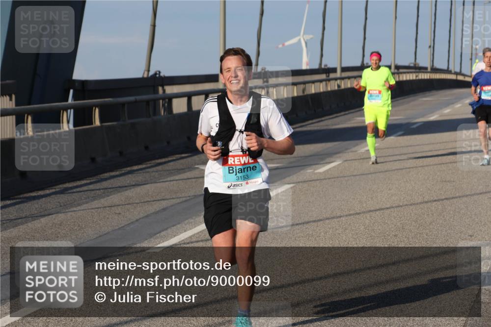 03.10.2025 - Köhlbrandbrückenlauf Julia Fischer http://msf.ph/oto/9000099 03.10.2025 09:33:37 Position 2 3153 meine-sportfotos.de