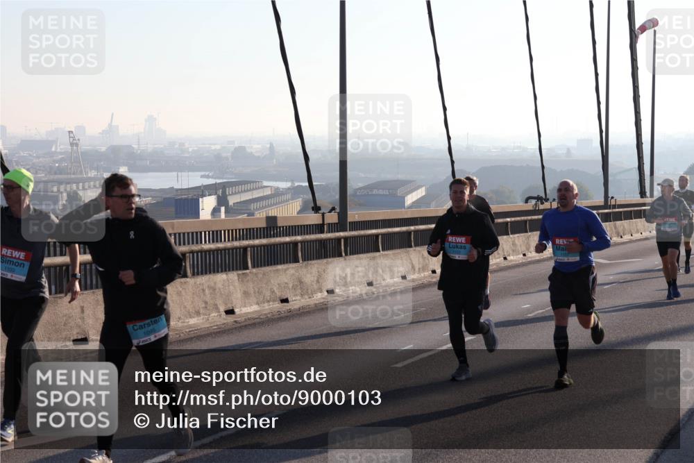 03.10.2025 - Köhlbrandbrückenlauf Julia Fischer http://msf.ph/oto/9000103 03.10.2025 09:20:12 Position 1 1103, 1095, 1157 meine-sportfotos.de